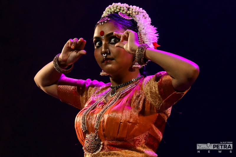Sutra Foundation's Bouquet of Love is a return to a familiar form