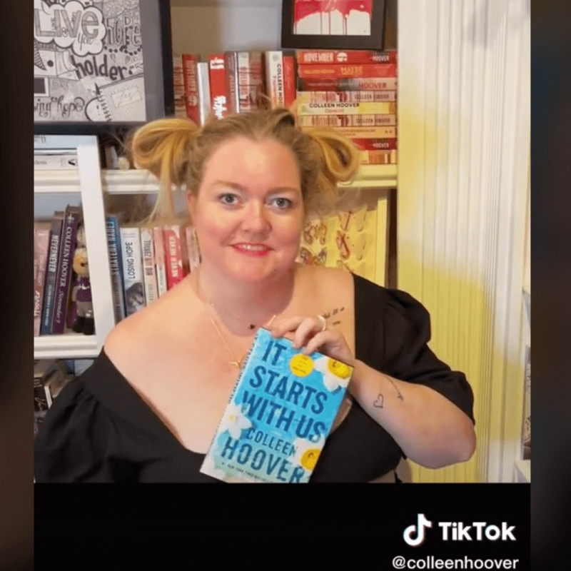 Colleen Hoover, the American novelist whose books sold out thanks to BookTok