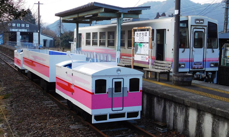 This Japanese sightseeing train runs on leftover ramen