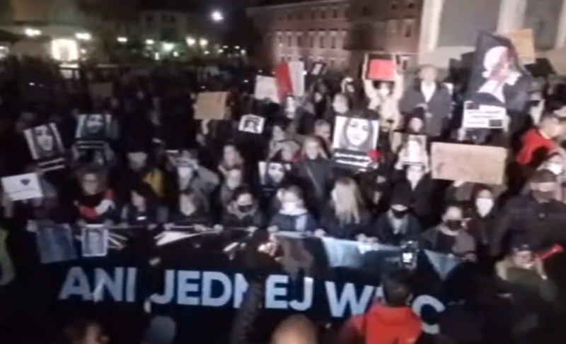 Thousands of Poles protest against strict abortion law