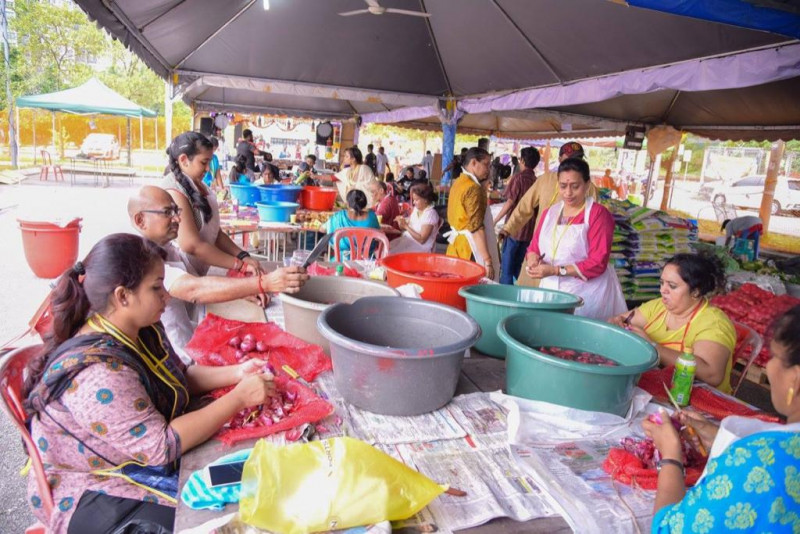 Free meals from the heart on Thaipusam – prepared the Malaysian way