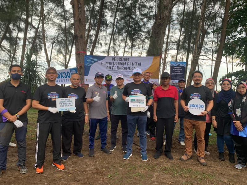 Kuantan residents collect 543kg of garbage during coastal cleanup event