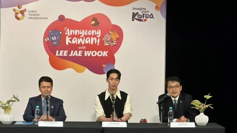 South Korean star Lee Jae Wook greets fans as he's made honorary ambassador