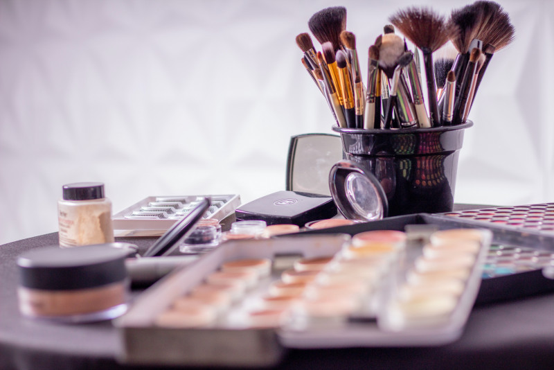 US woman sues L'Oreal, says hair products tied to cancer
