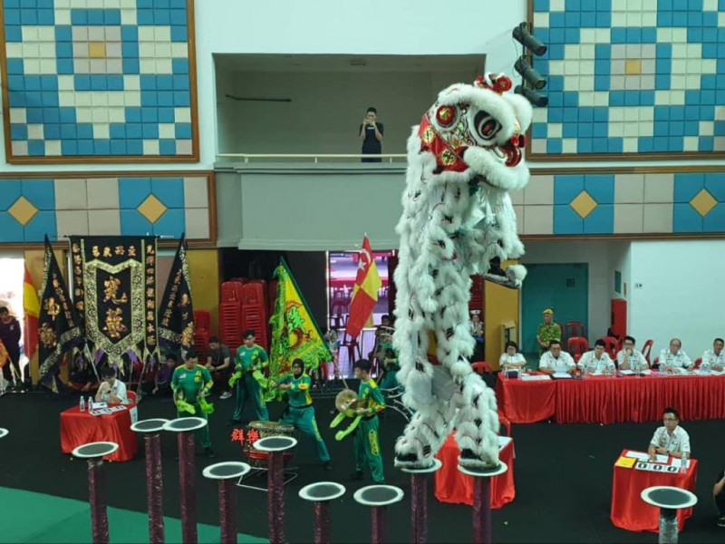 Non-Chinese lion dancers break cultural barriers