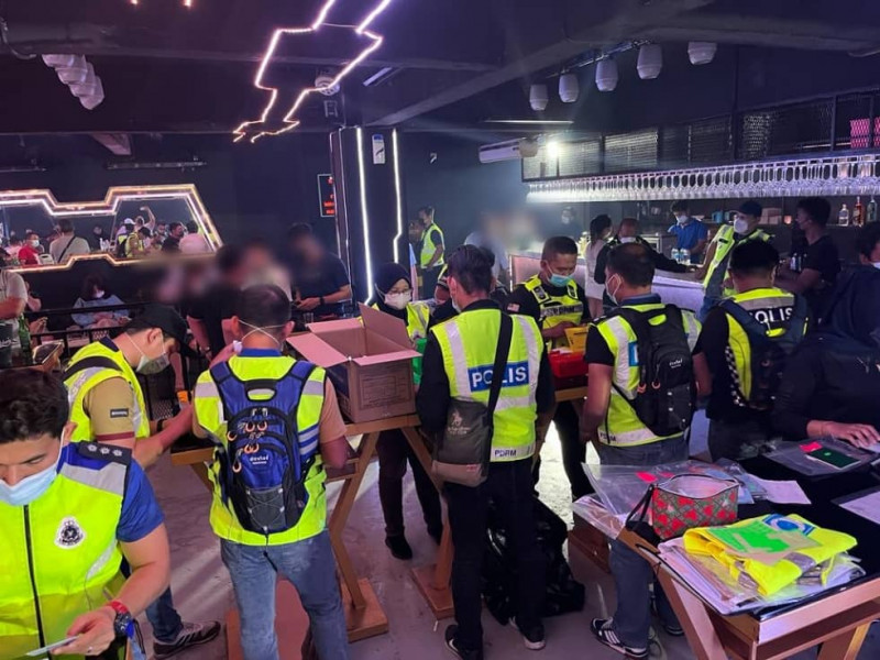 Penang cops nab illegals, SOP flouters in night raid