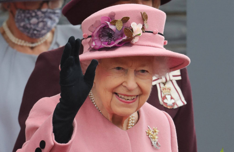 From the Sex Pistols to The Simpsons: The queen in pop culture