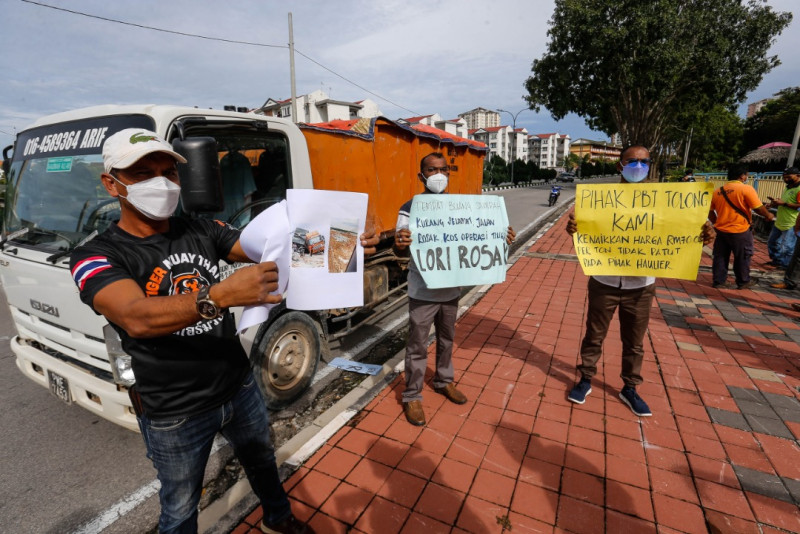 Cleaning firms in Seberang Prai launch protest strike against local council 
