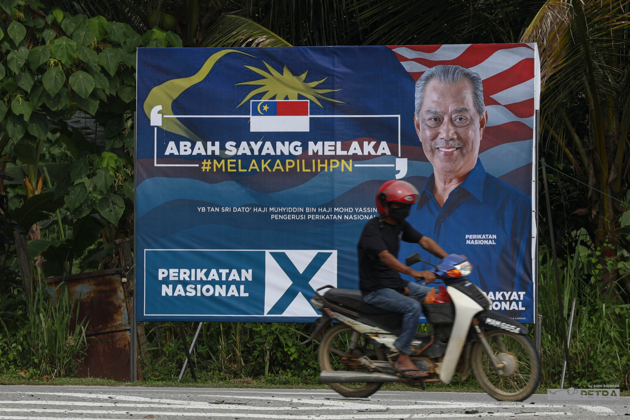 Perikatan Nasional chairman Tan Sri Muhyiddin Yassin’s photograph has been used in all of the coalition’s posters and billboards even though he is not contesting in the Melaka election. – AZIM RAHMAN/The Vibes pic, November 19, 2021