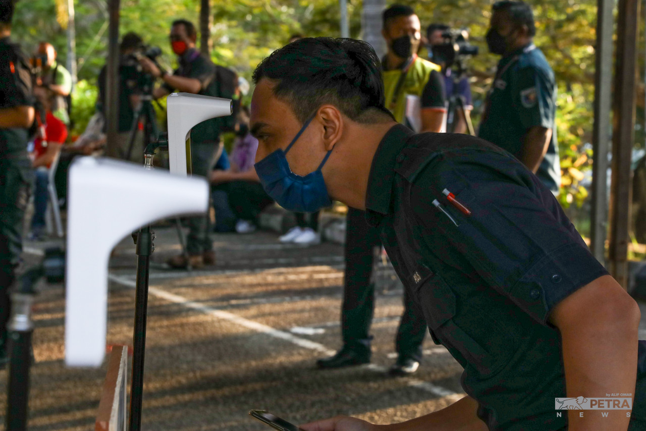 Voters will have their temperatures checked, and if there are symptoms, they will cast their ballots in a special area, with all officers dressed in personal protective equipment. – ALIF OMAR/The Vibes pic, November 16, 2021