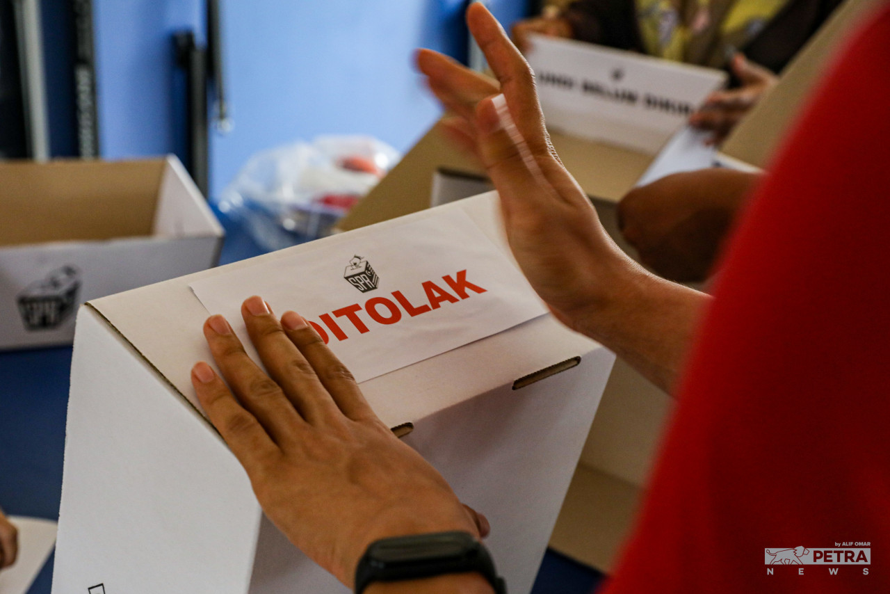 Votes must ensure they follow all the rules set to avoid their votes being rejected. – ALIF OMAR/The Vibes pic, November 19, 2021