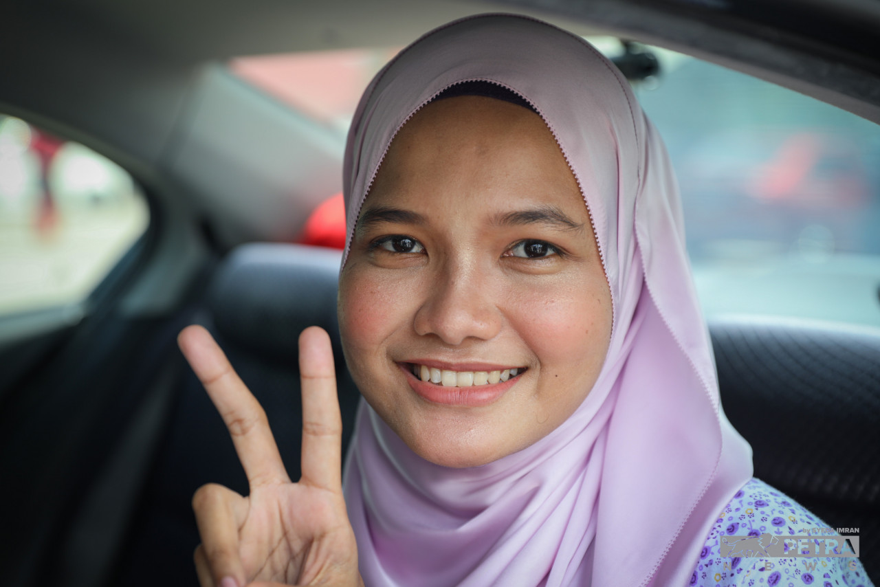 Farzana Hayani Mohd Nasir, aged 21, the youngest of all candidates, is PKR’s bet to represent Pakatan Harapan in Sg Rambai. – SYEDA IMRAN/The Vibes pic, November 8, 2021