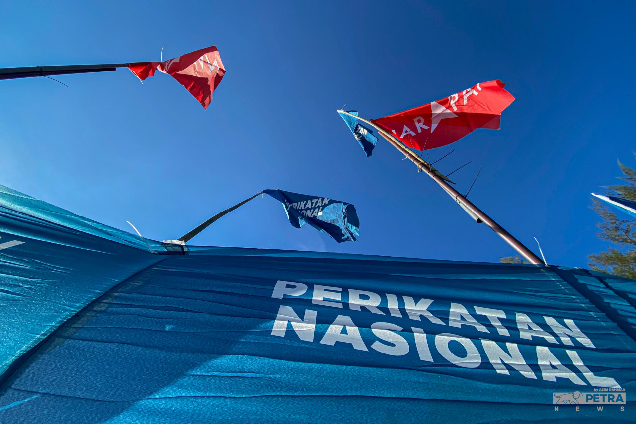 Old but gold, flags remain evergreen throughout the ages. – AZIM RAHMAN/The Vibes pic, November 9, 2021