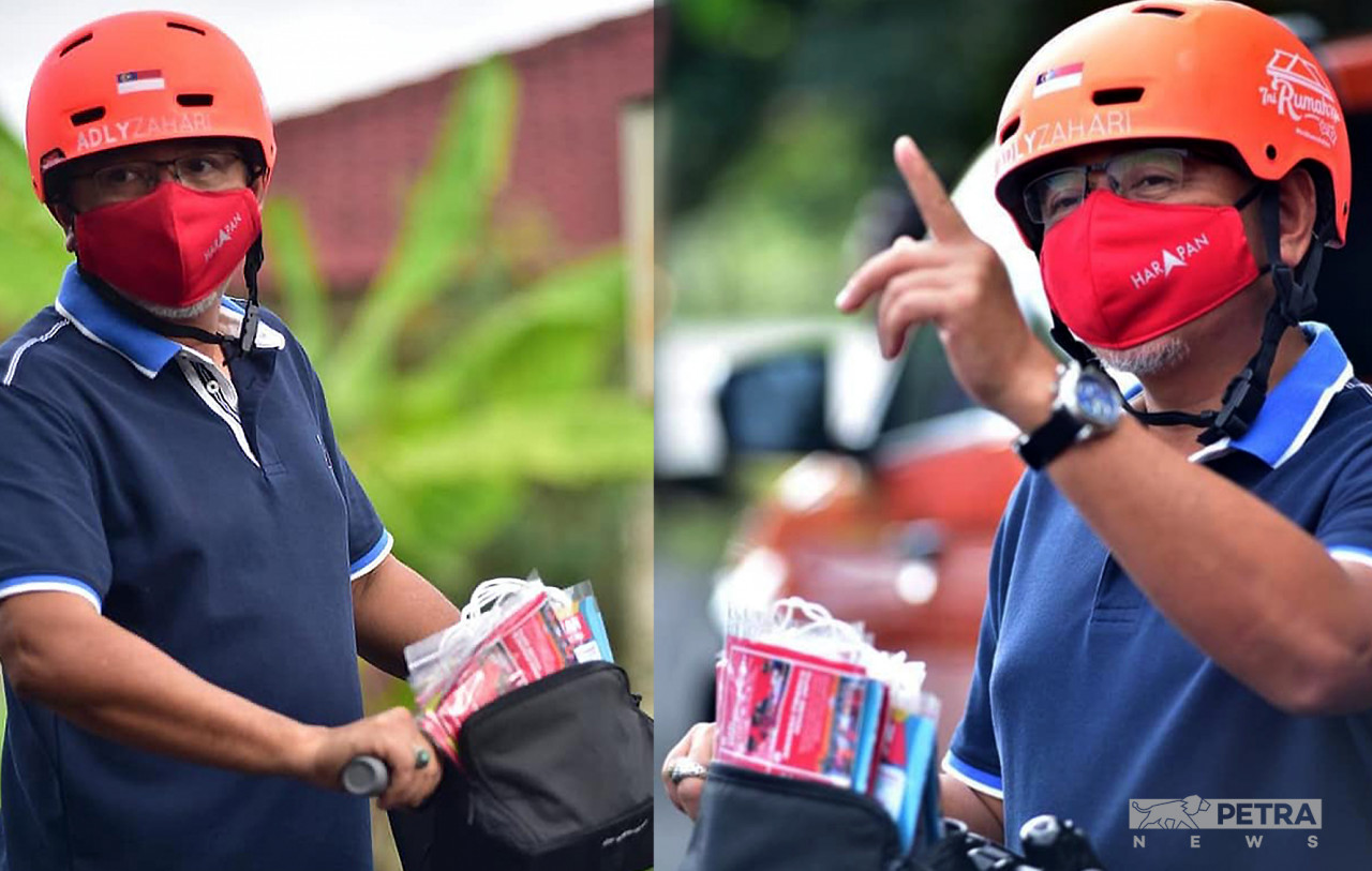 Former chief minister Adly Zahari defending his Bukit Katil seat using a more traditional method of campaigning. – Adly Zahari Facebook pic, November 9, 2021