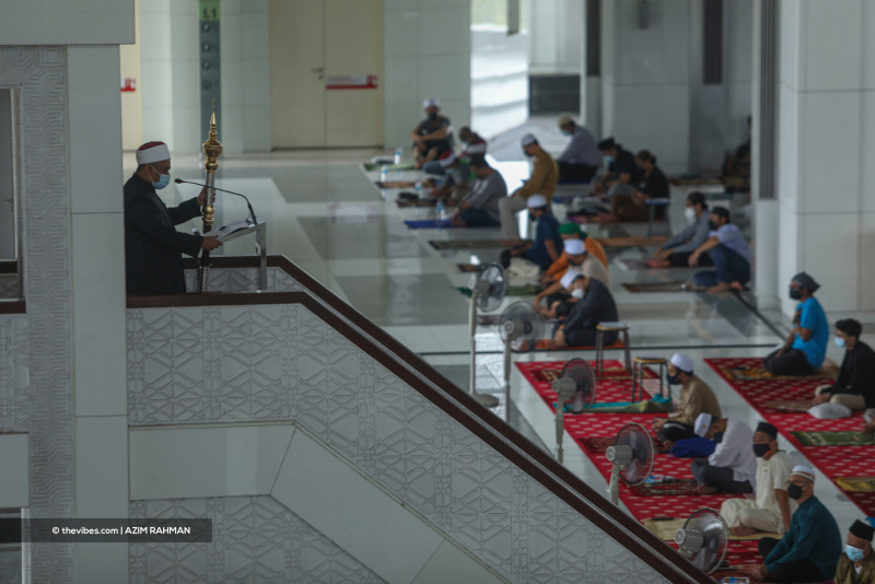Aidilfitri prayers allowed at full capacity, says Khairy
