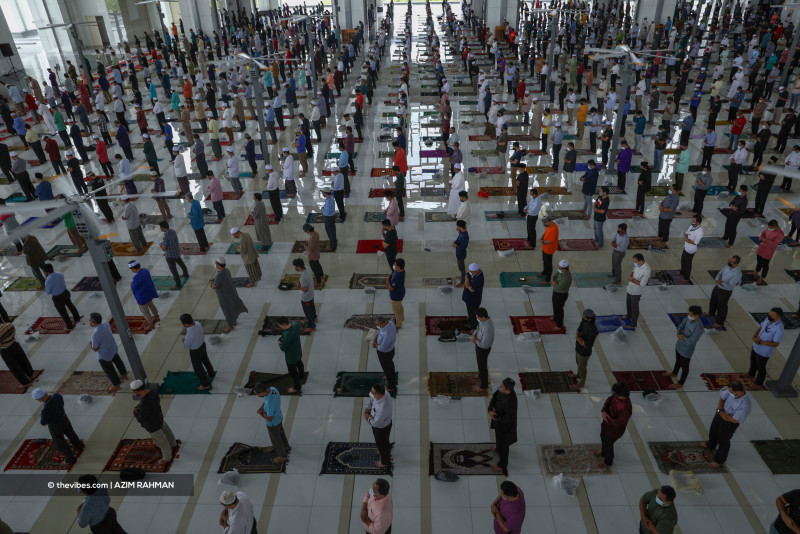 Congregational, tarawih prayers without physical distancing allowed from Apr 1: Jawi
