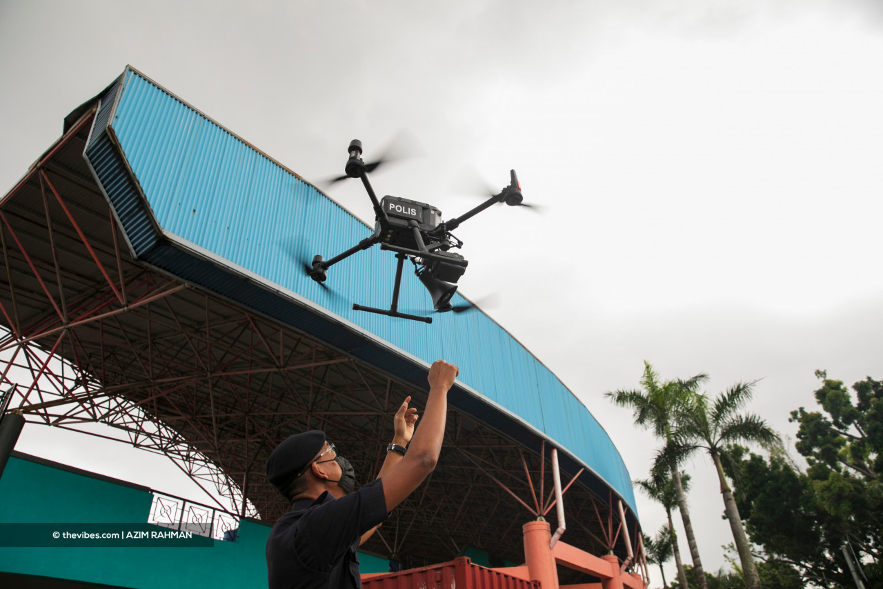 Cops in the Air Operations Drone Unit always ensure the drones used work properly. – AZIM RAHMAN/The Vibes pic, October 9, 2021 