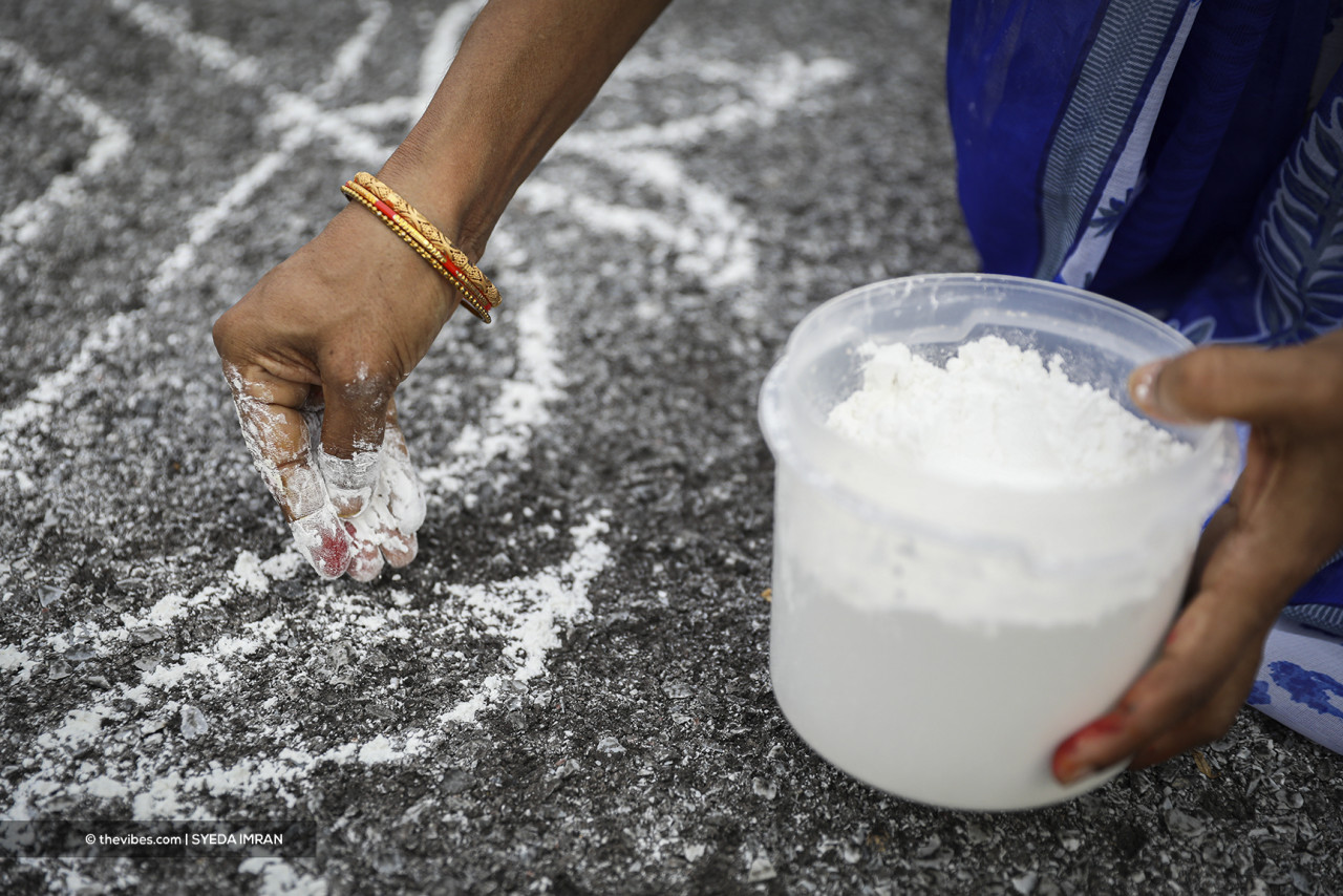 Though not as flamboyant as its other Indian contemporary, rangoli, which is extremely colourful, a south Indian Kolam is all about symmetry, precision, and complexity. – Syeda Imran/The Vibes pic