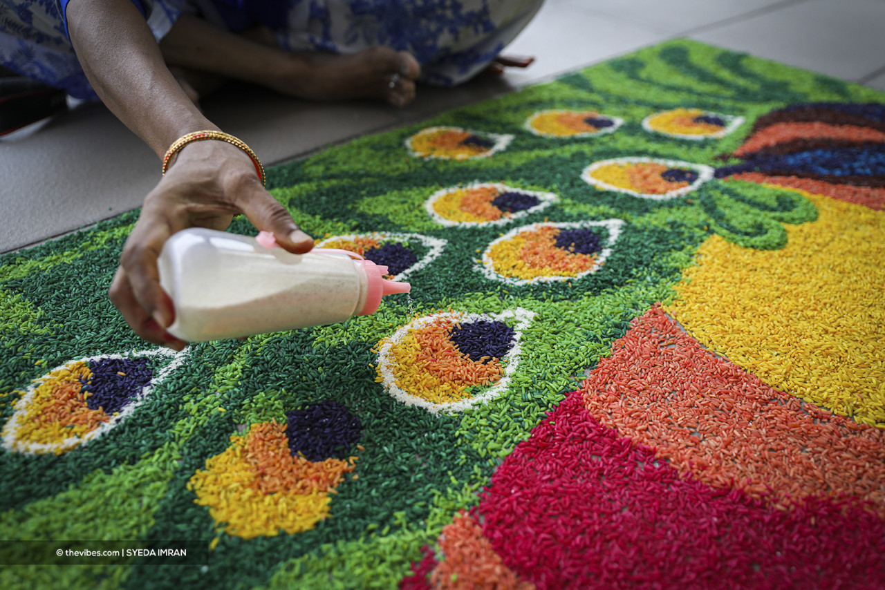 There are two primary ways to make a rangoli, dry and wet, referring to the materials used to create the outline and (if desired) fill that outline with colour. – Syeda Imran/The Vibes pic