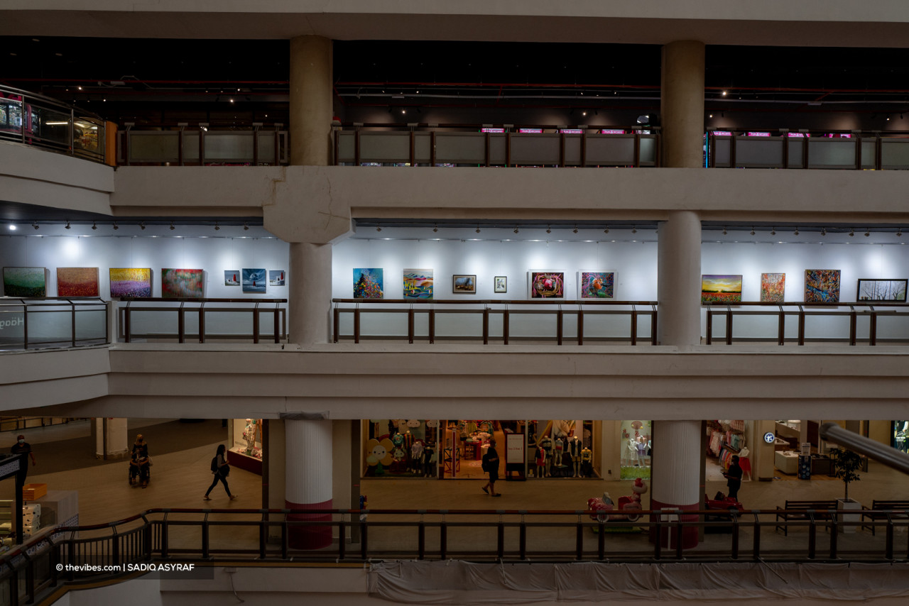 The Ledge Art Gallery is located in an open space inside the cavernous shopping centre. – SADIQ ASYRAF/The Vibes pic