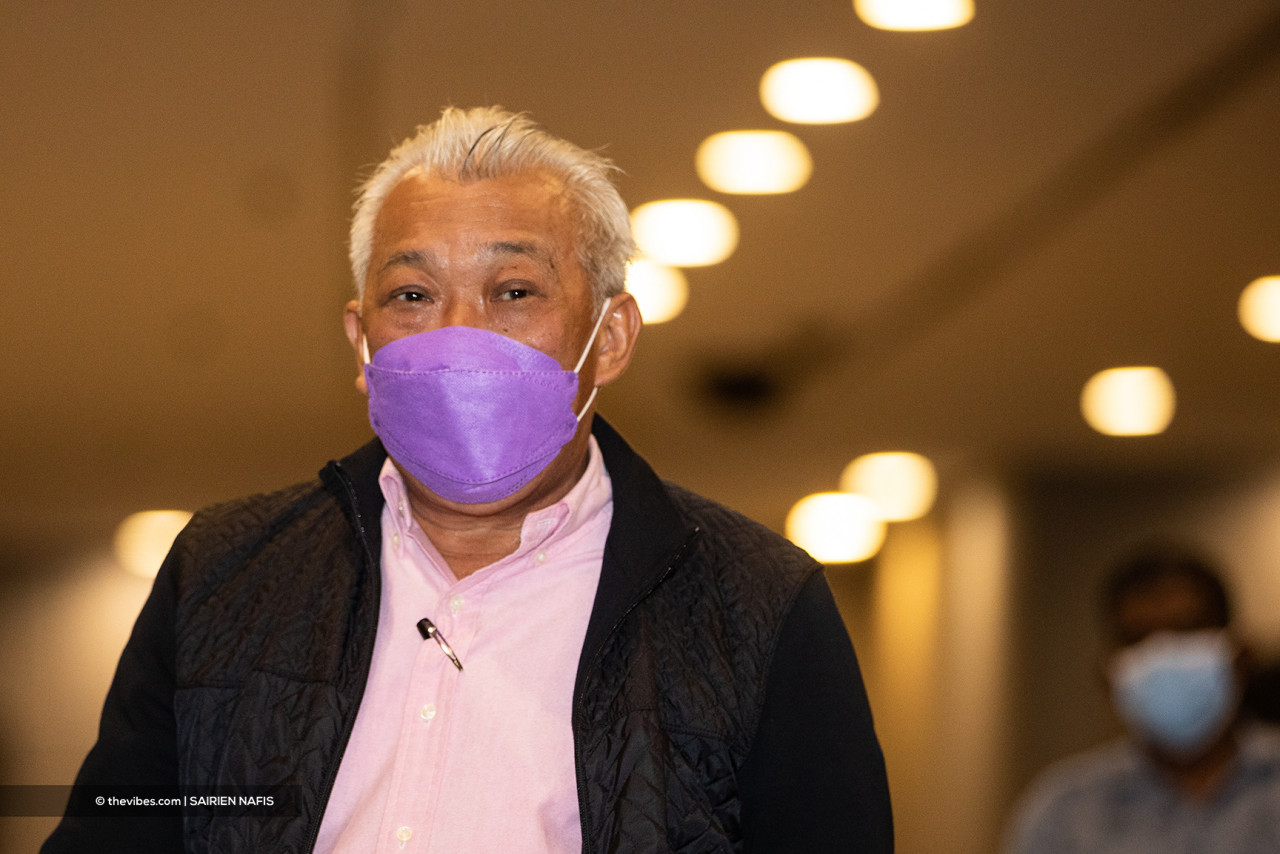 Datuk Seri Bung Moktar Radin arrives at the Umno headquarters in Menara Dato Onn. – SAIRIEN NAFIS/The Vibes pic, October 14, 2021