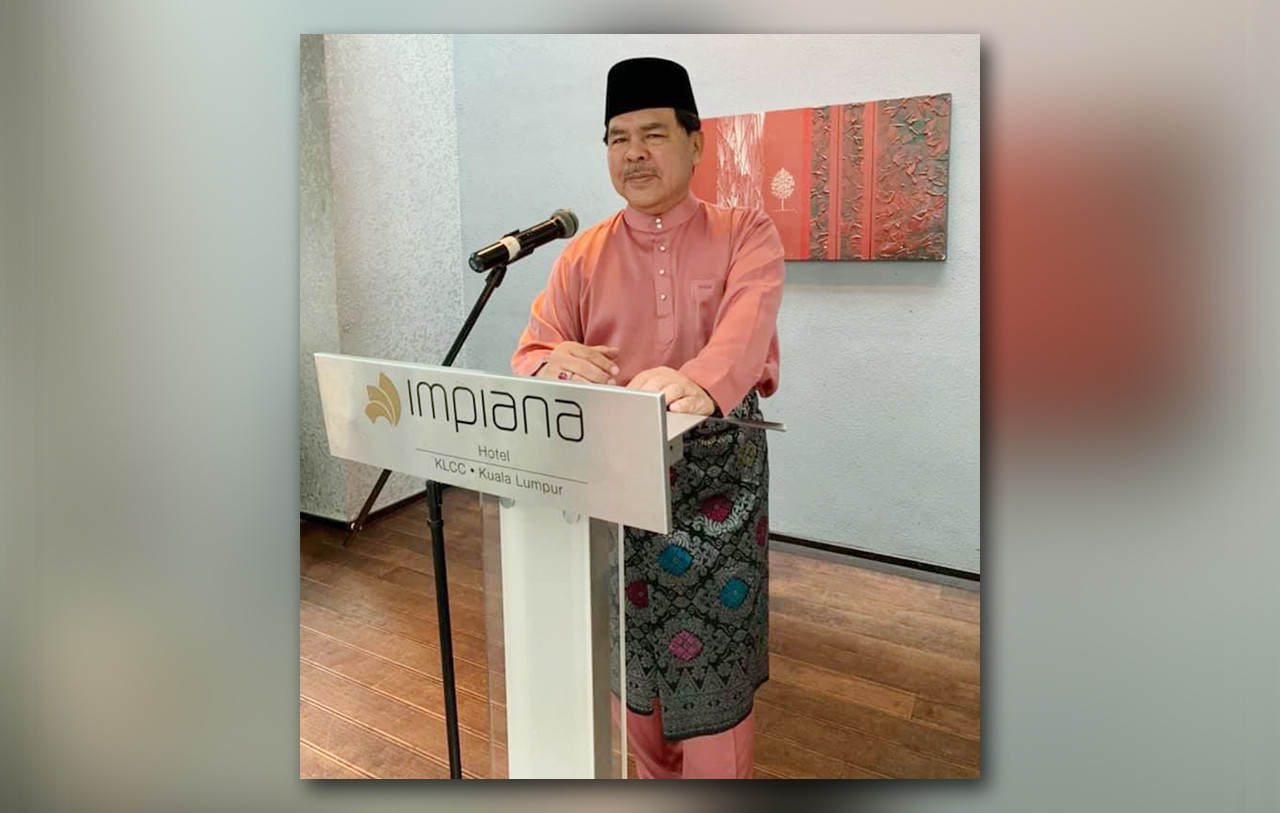 Shell Petroleum Dealers’ Association Malaysia president Datuk Abd Wahid Bidin notes that most petrol stations are making an effort to appeal to customers by offering value-added services, such as wiping vehicle windows and checking tyres. – Datuk Abd Wahid Bidin pic, October 6, 2021