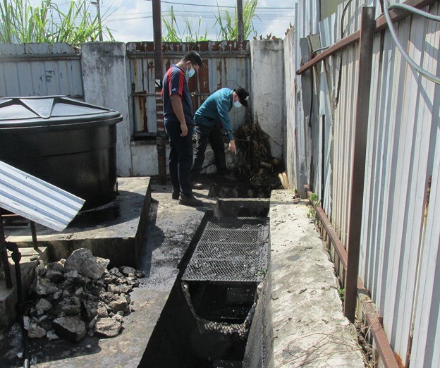 Investigations by Penang Environment Department reveals that the source of the pollution came from the fleet operator’s premises. – DoE Penang pic, October 25, 2021