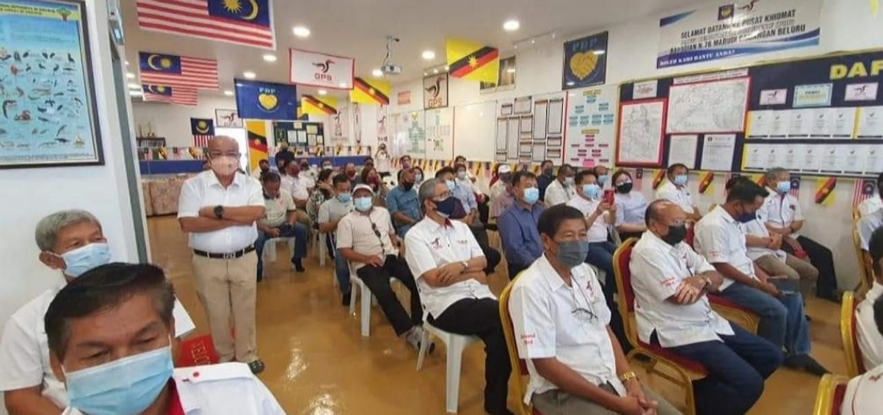 An opposition party insider says GPS is ‘clearly’ avoiding Undi18 as parties’ election machineries across the state are up and running, prompting whispers that polls will be held soon, though Chief Minister Datuk Abang Johari Openg has yet to announce anything regarding the 12th Sarawak election. – Sam Laya pic, November 2, 2021