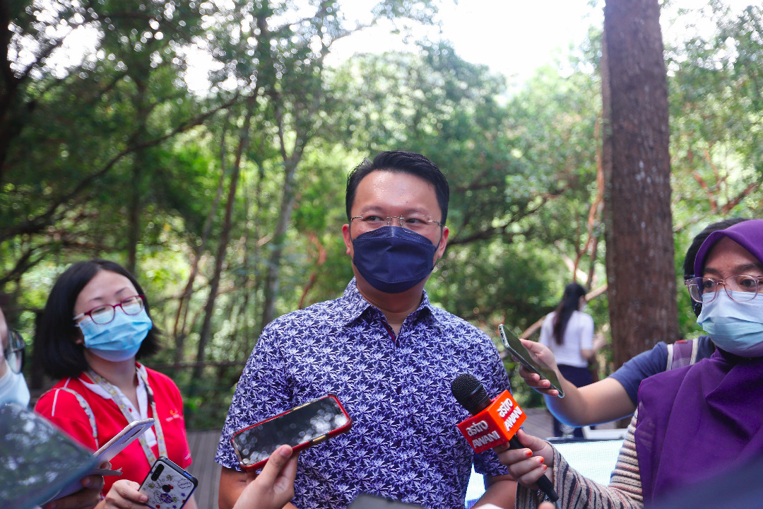 According to Penang Tourism and Creative Economy executive councillor Yeoh Soon Hin (centre), the poor maintenance of Penang International Airport would affect his efforts to promote the state. – The Vibes file pic, September 26, 2022