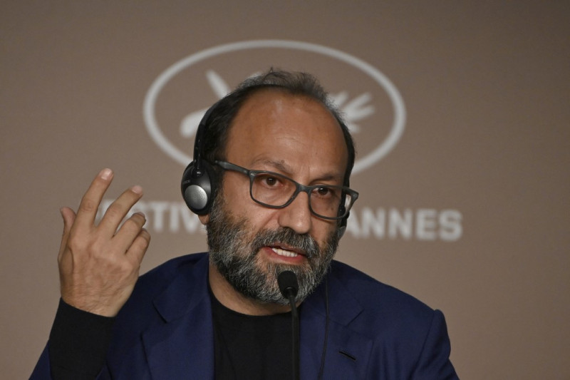Iran's Farhadi threatens not to represent Iran at Oscars
