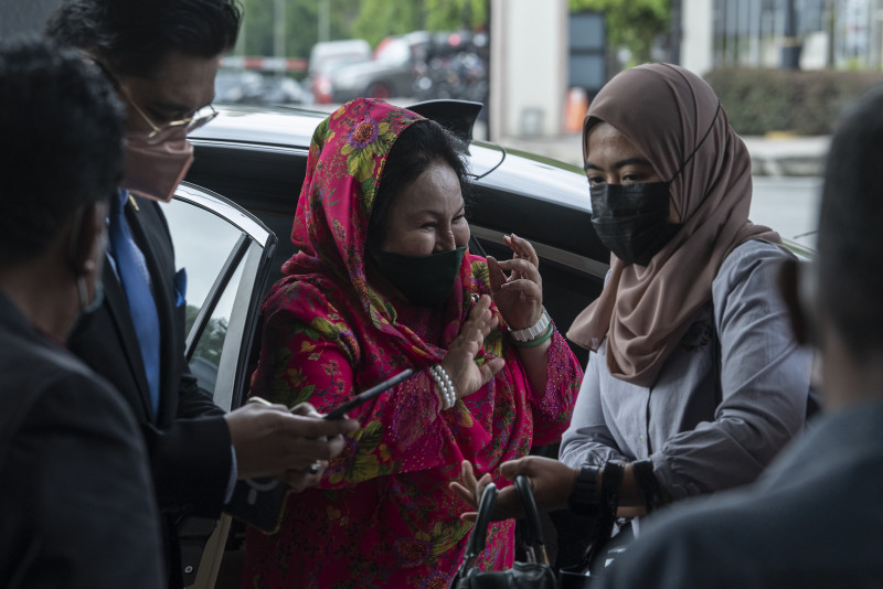 Rosmah cries slander, says didn’t commit crime