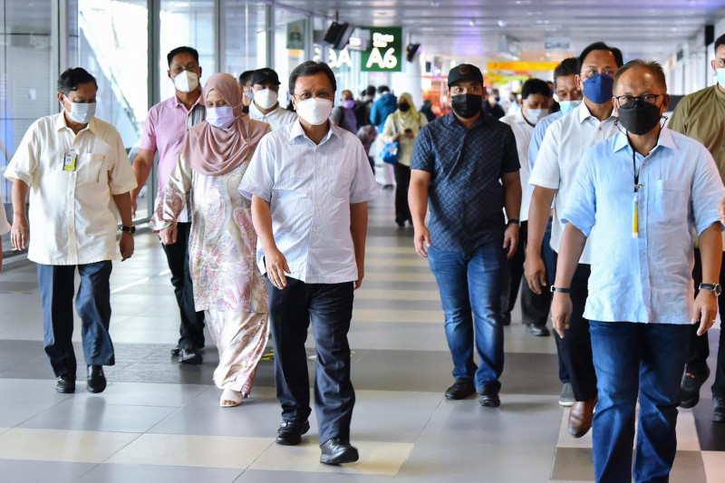 [UPDATED] Shafie slams govt for enticing Warisan MPs with positions, money