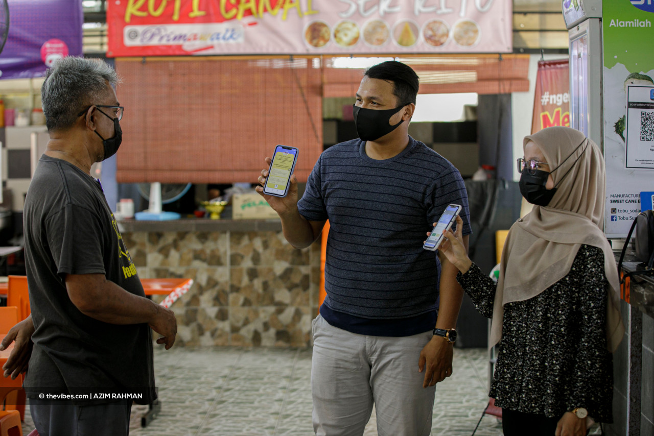 Health and safety SOPs must be heeded even by those who have received both shots of the Covid-19 vaccine. – AZIM RAHMAN/The Vibes pic, September 12, 2021