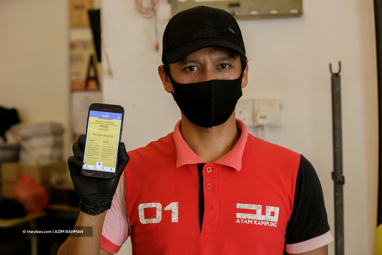 Both restaurant employees and dine-in patrons must be fully vaccinated against Covid-19. – AZIM RAHMAN/The Vibes pic, September 12, 2021