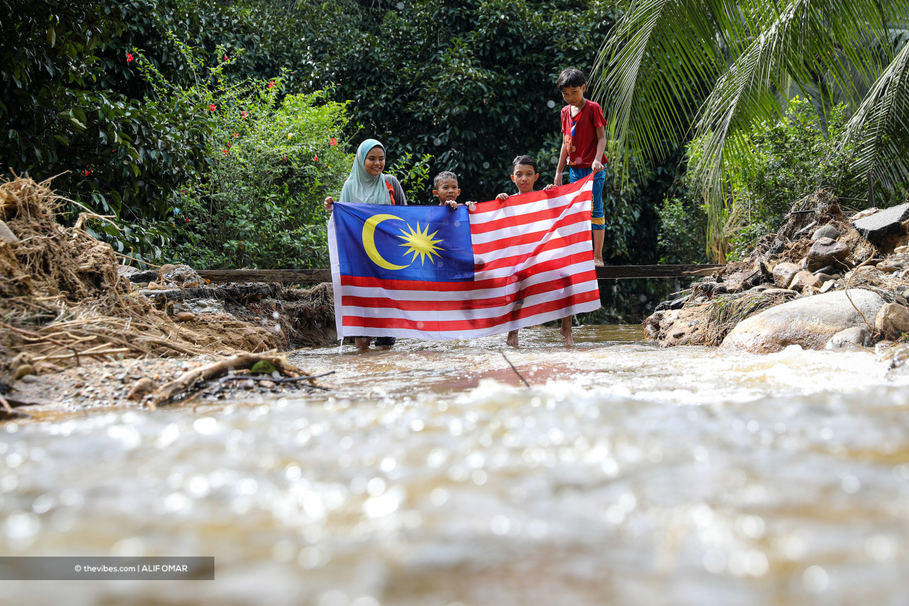 Children from the village near the water-rush tragedy in Gunung Jerai, Kedah, taking the opportunity to join in the Malaysia Day festivity. – ALIF OMAR/The Vibes pic, September 16, 2021
