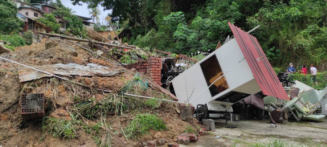 A Health Ministry medical storage facility damaged in a landslide that hit Kg Kopungit last night. – The Vibes pic, September 4, 2021