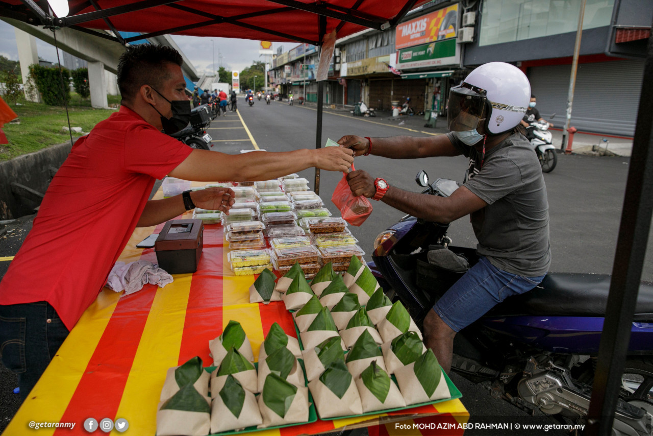 Business is going well, but Hafiz hopes to eventually set up a permanent food kiosk. – Getaran pic