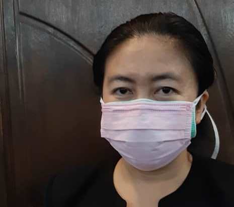 Kinabatangan district health officer Dr Maini Sabait says oil palm plantation workers and villagers who face logistics issues in getting vaccinated may contact the health office. – File pic, September 10, 2021