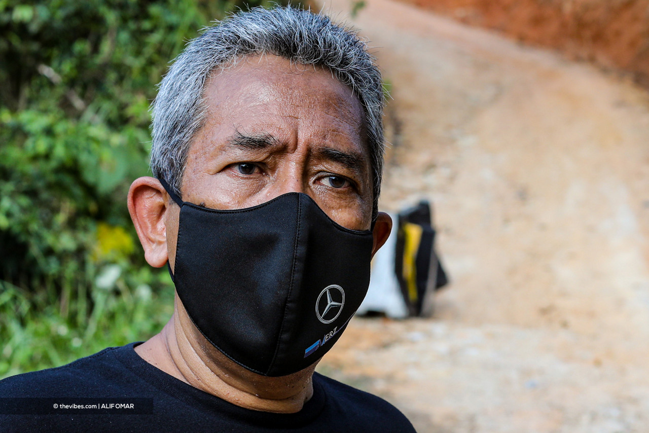 Taman Melawati Residents’ Association chairman Azhari Taharim slams Bukit Tabur landowners who conduct open burning. – ALIF OMAR/The Vibes pic, September 12, 2021