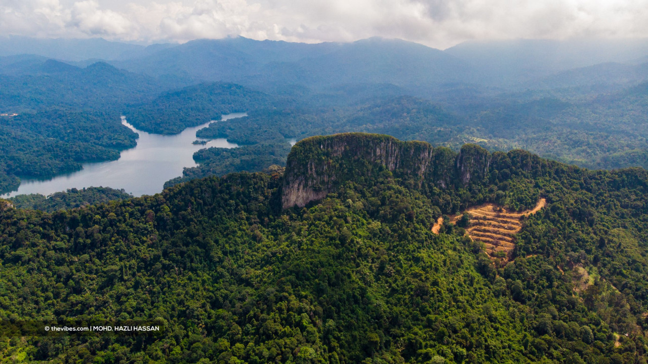 Prior to the state’s plan of listing it as a geosite, a formal submission was sent to Unesco by officials back in 2017 to have the quartz ridge qualified for a World Heritage status. However, plans were then put off in 2020 for failing to meet the requirements. — Mohd Hazli Hassan/The Vibes pic