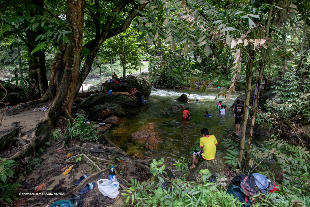 Local residents enjoying a refreshing dip in the river. — Sadiq Asyraf/The Vibes pic