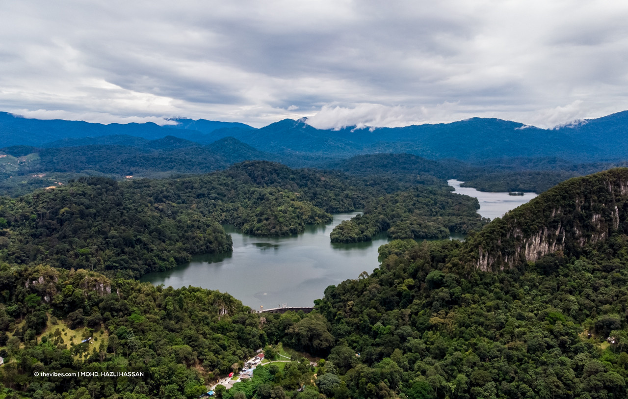 Klang Gates Dam located in Bukit Tabur West. The reservoir can be seen behind the Gombak Selangor Quartz Ridge. — Mohd Hazli Hassan/The Vibes pic