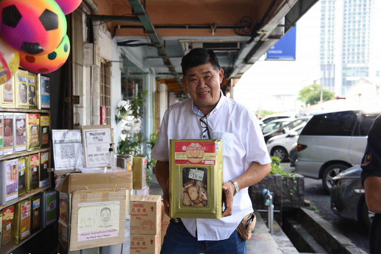 Uncle Kentang notes what drives him to become so crazy at helping others is because he sees them equally as brothers and sisters. He lives not to enjoy it alone, but also with others. – Pic courtesy of Kuan Chee Heng