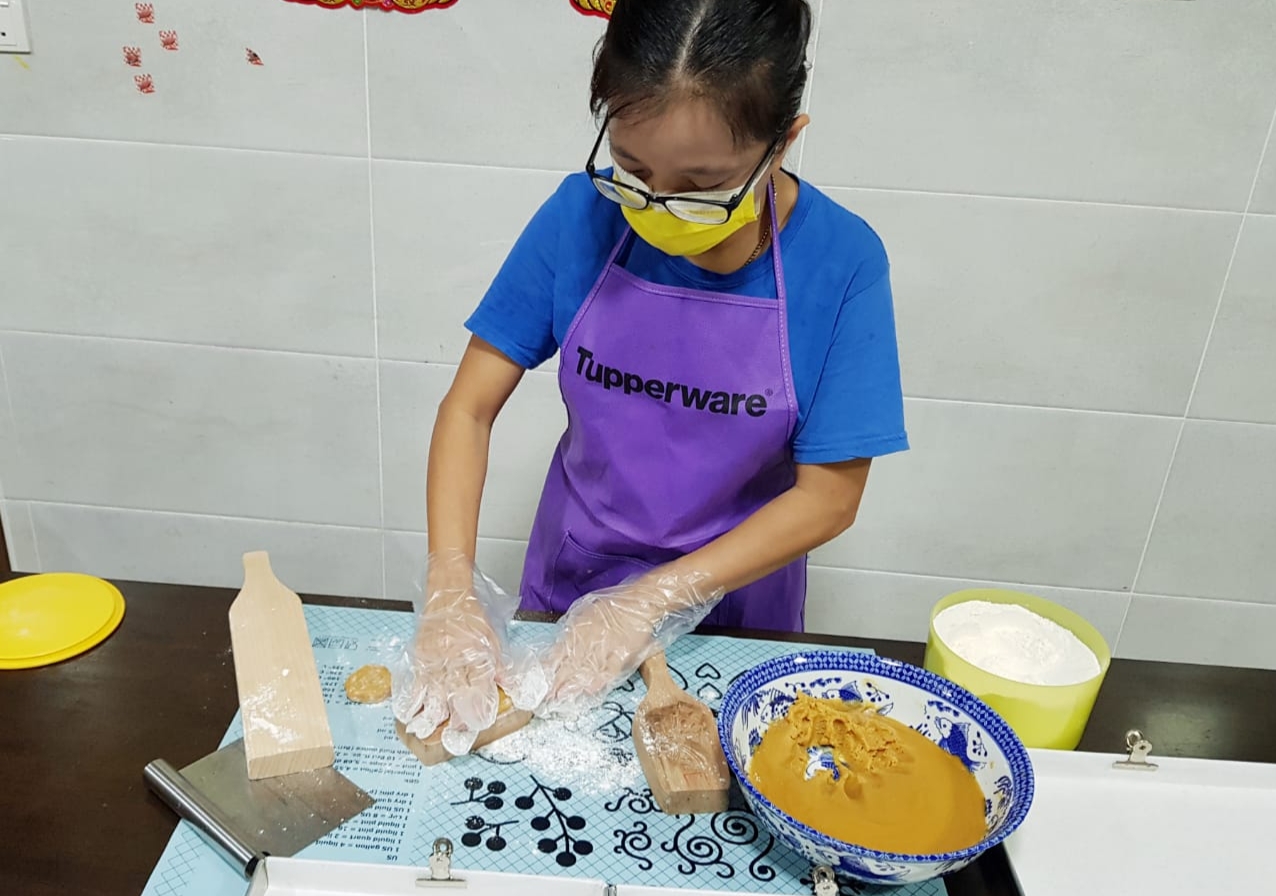 Sandakan mother of two Mandy Chiang learned how to bake mooncake last year. – Pic courtesy of Mandy Chiang