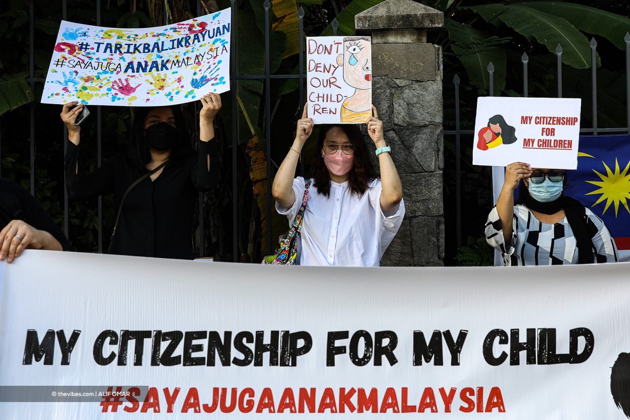 Malaysia is one of 25 countries that do not give mothers and fathers equal rights when it comes to passing on citizenship to their children. – The Vibes file pic, October 23, 2021