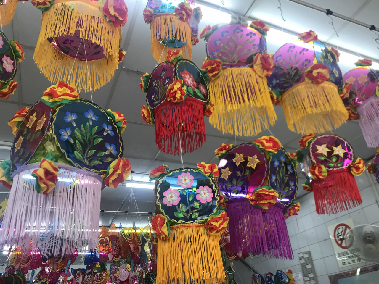 The lanterns of Tai Tong Restaurant. – The Vibes, September 18, 2021