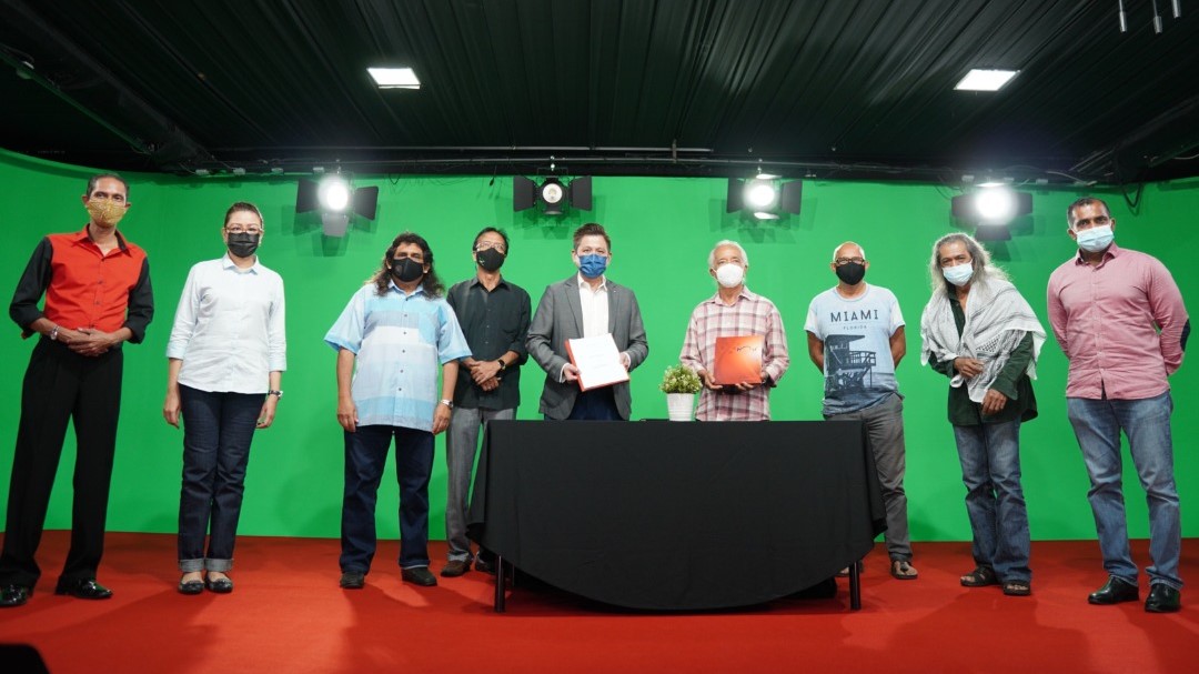 (L-R, PPM core team) Eddie Zachariah, Haniah Hassan, Edwin Nathaniel, Amizan Arrifin, Yap Lip Seng (MAH CEO), Francis Danker (President PPM), Kudin Ramly, Ahmad (Lord) Lokman, Lt Col (R) John Sham, RMAF. – Pic courtesy of Daveron Media on behalf of PPM