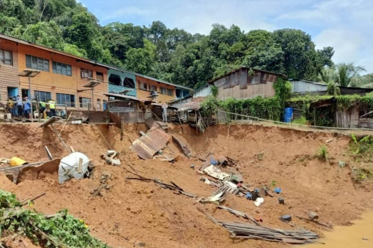 The Rumah Bansa longhouse in Bukit Mabong, central Sarawak, is on the verge of collapse due to a landslide. – Sarawak Fire and Rescue Dept pic, September 3, 2021
