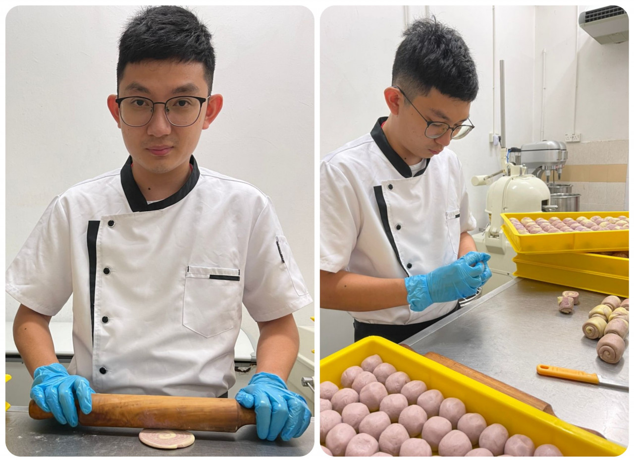 Danny Gan at work making his Shanghai mooncakes. – Rachel Yeoh pic