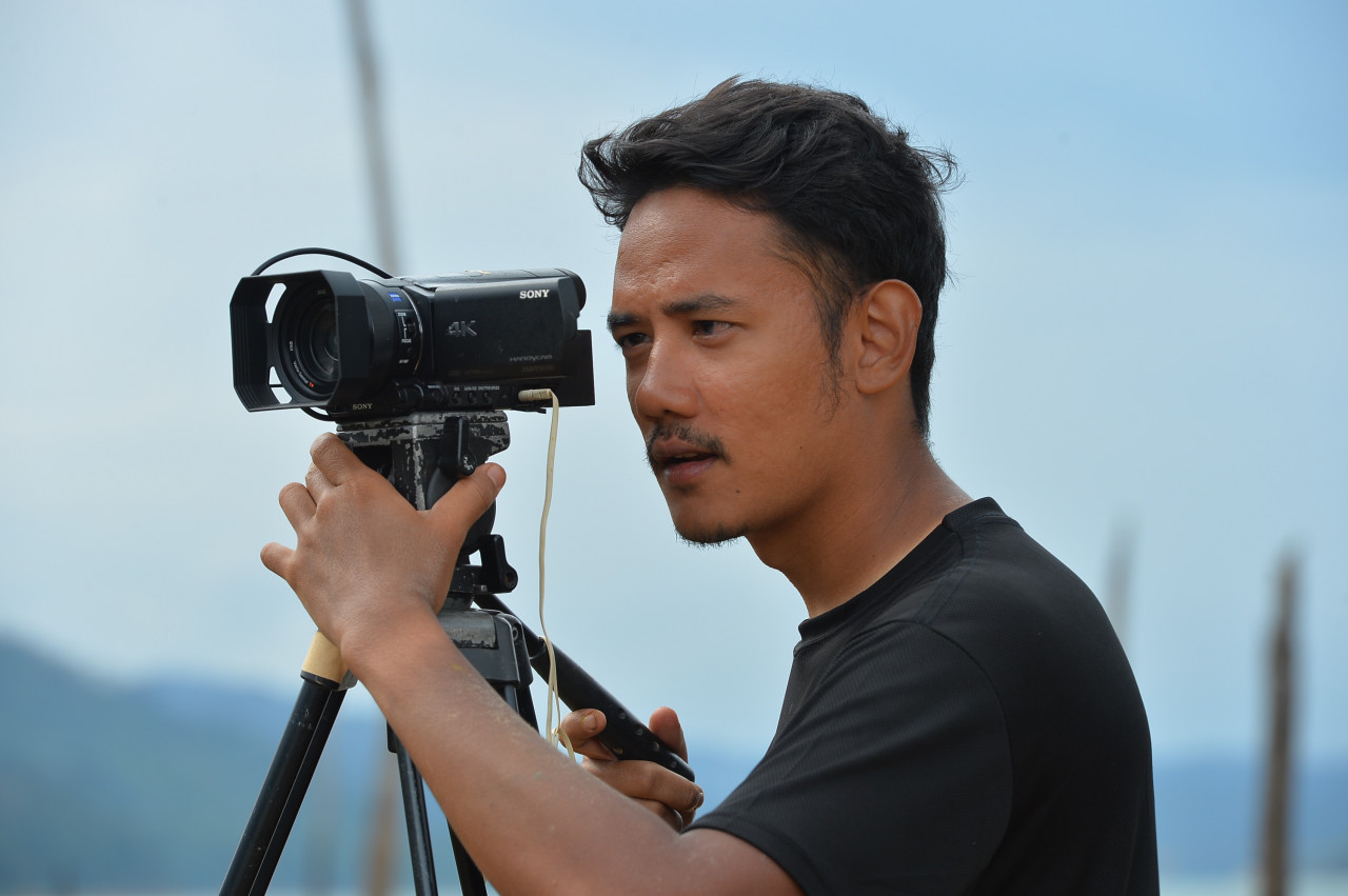 Director Feisal Azizuddin is an alumni of Busan Asian Film School, South Korea and the Luang Prabang Talent Lab, Laos. His most recent project is ‘Ceroboh’, a dystopian thriller by Kuman Pictures. – Pic courtesy of Layar Perak: ‘Let There Be Light’
